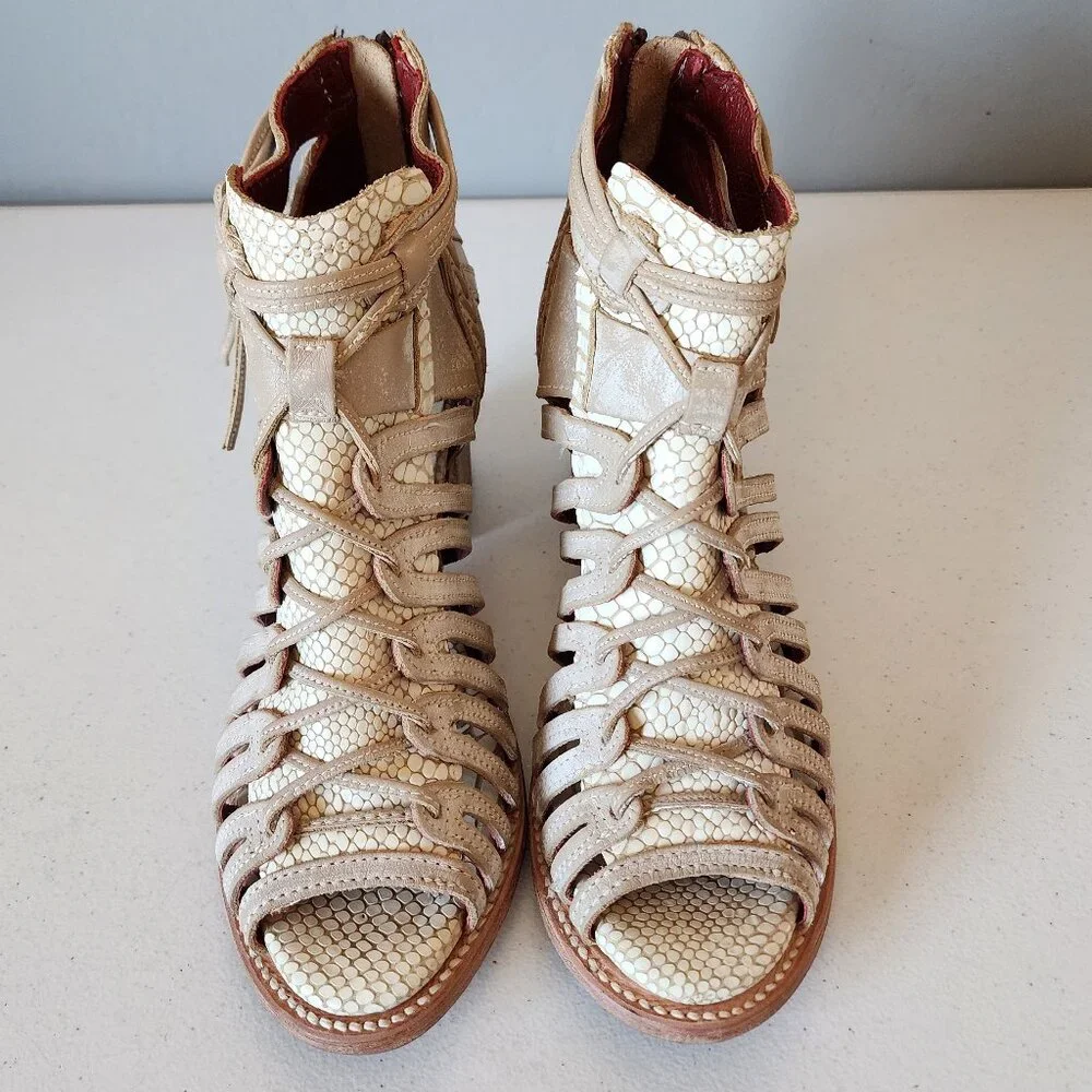 Freebird Bootie "EUC" - Picture 2 of 16